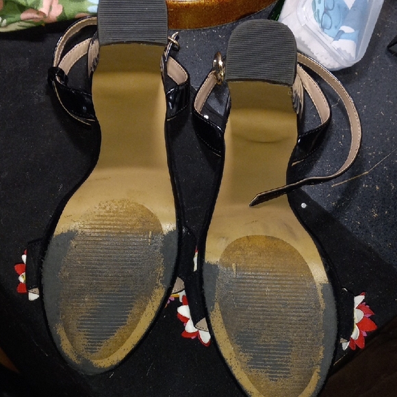 Betsey Johnson Striped Heels with Floral Accents - Picture 6 of 9